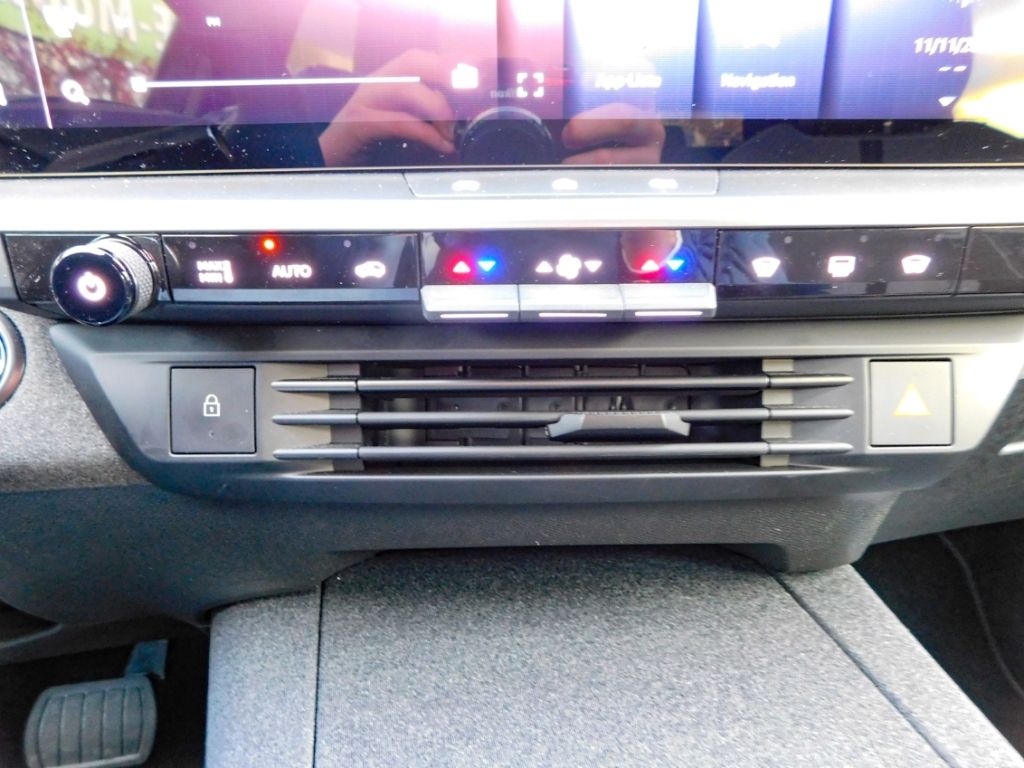 Fahrzeugabbildung Opel Grandland 1.2 GS 48V Mild-Hybrid LED Multimedia