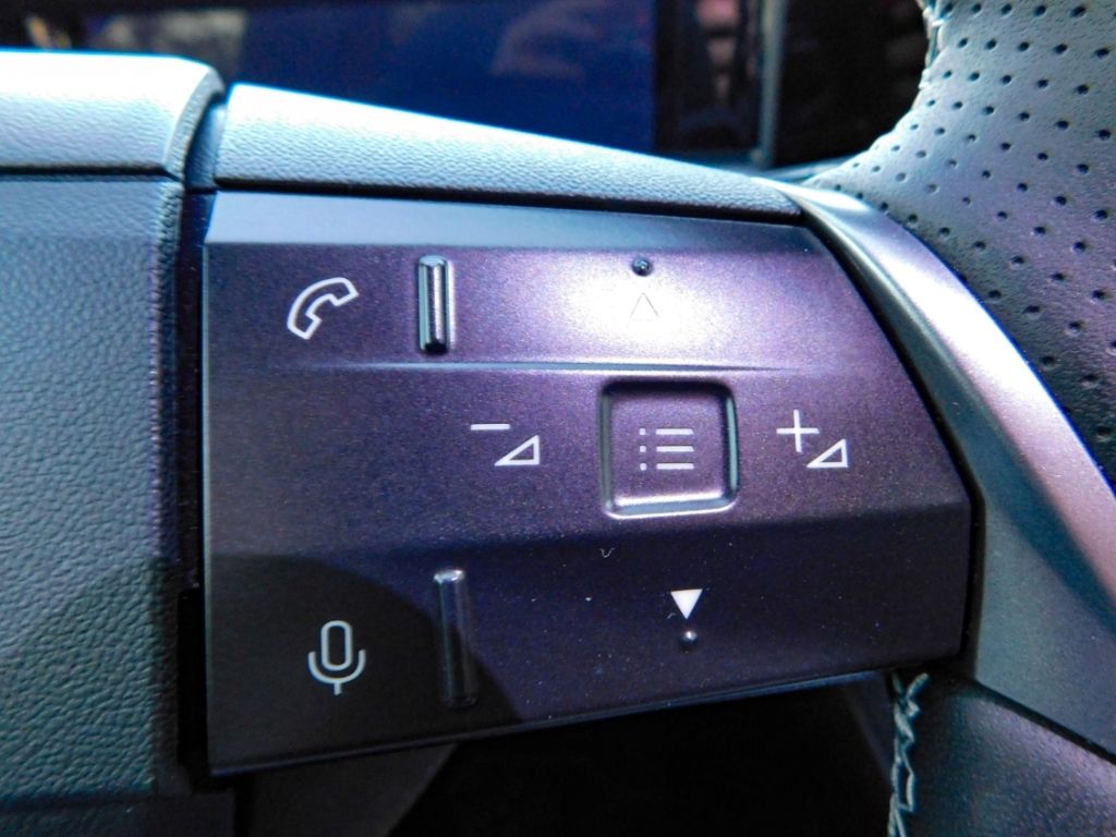 Fahrzeugabbildung Opel Grandland 1.2 GS 48V Mild-Hybrid LED AHK Navi H