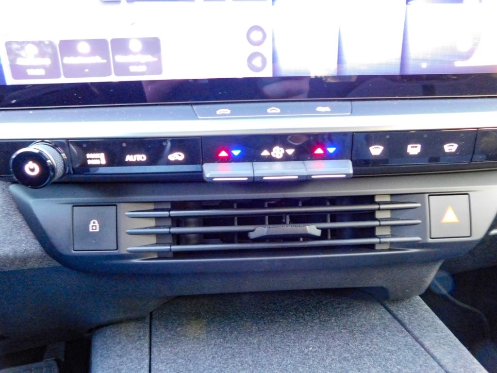 Fahrzeugabbildung Opel Grandland 1.2 GS 48V Mild-Hybrid LED AHK Navi H