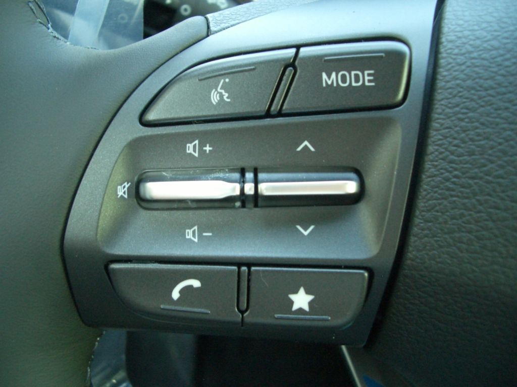 Fahrzeugabbildung Hyundai i30 FL 1.0 T-GDI DCT Advantage, Navi, LED MJ25!