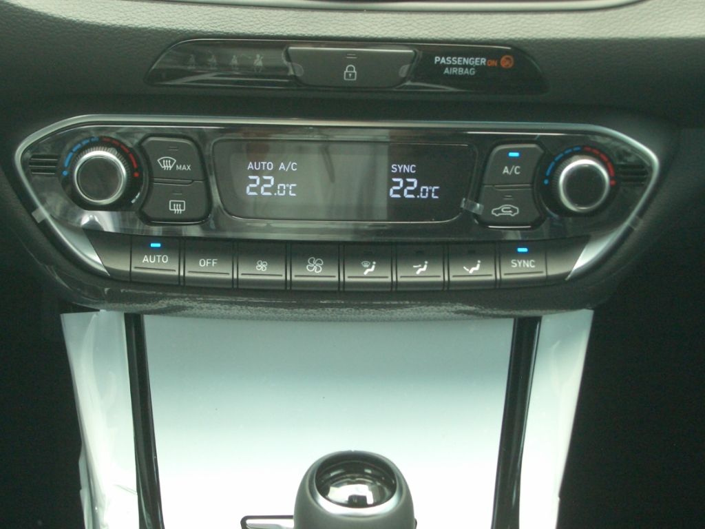 Fahrzeugabbildung Hyundai i30 FL 1.0 T-GDI DCT Advantage, Navi, LED MJ25!