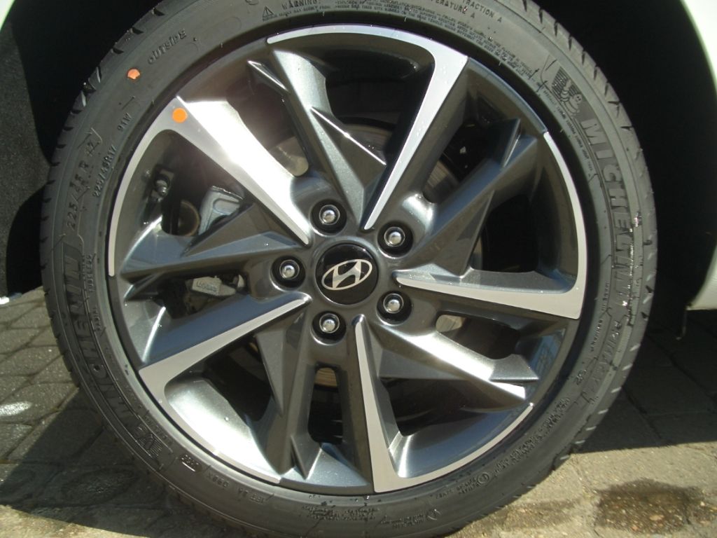 Fahrzeugabbildung Hyundai i30 FL 1.0 T-GDI DCT Advantage, Navi, LED MJ25!