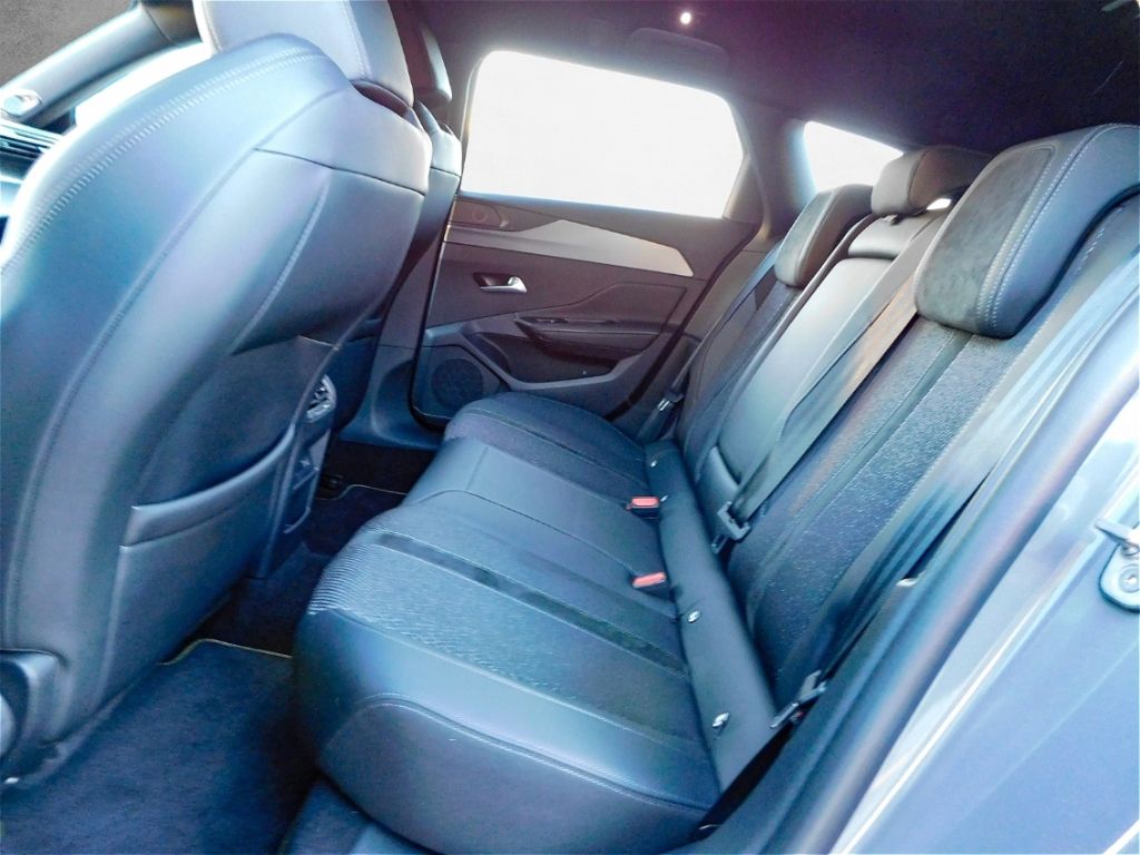 Fahrzeugabbildung Peugeot 308 SW GT Navi 2x Kamera Ganzjahresreifen