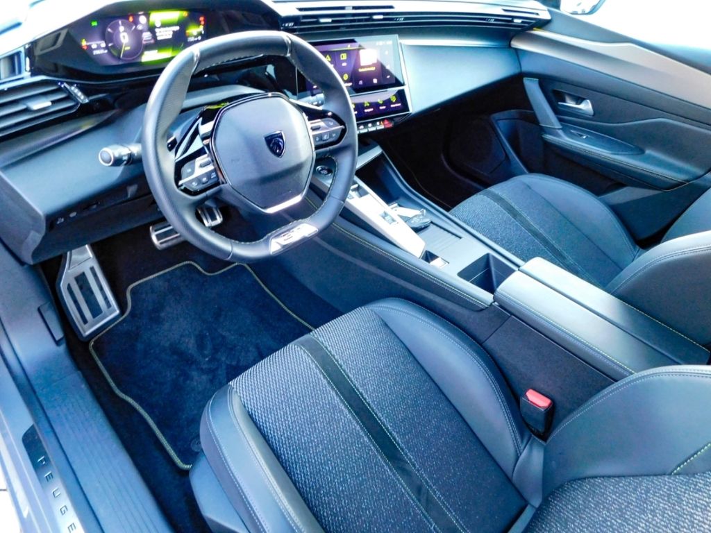 Fahrzeugabbildung Peugeot 308 SW GT Navi 2x Kamera Ganzjahresreifen