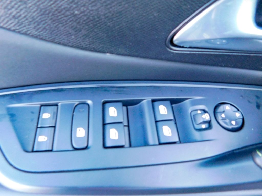 Fahrzeugabbildung Peugeot 308 SW GT Navi 2x Kamera Ganzjahresreifen