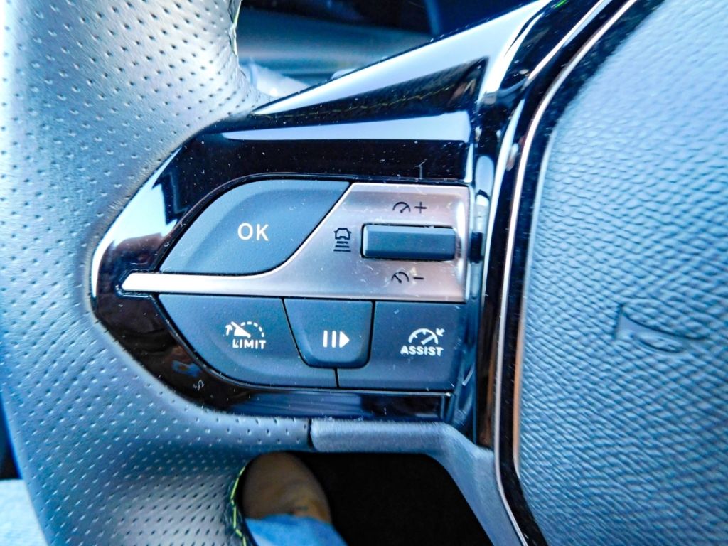 Fahrzeugabbildung Peugeot 308 SW GT Navi 2x Kamera Ganzjahresreifen