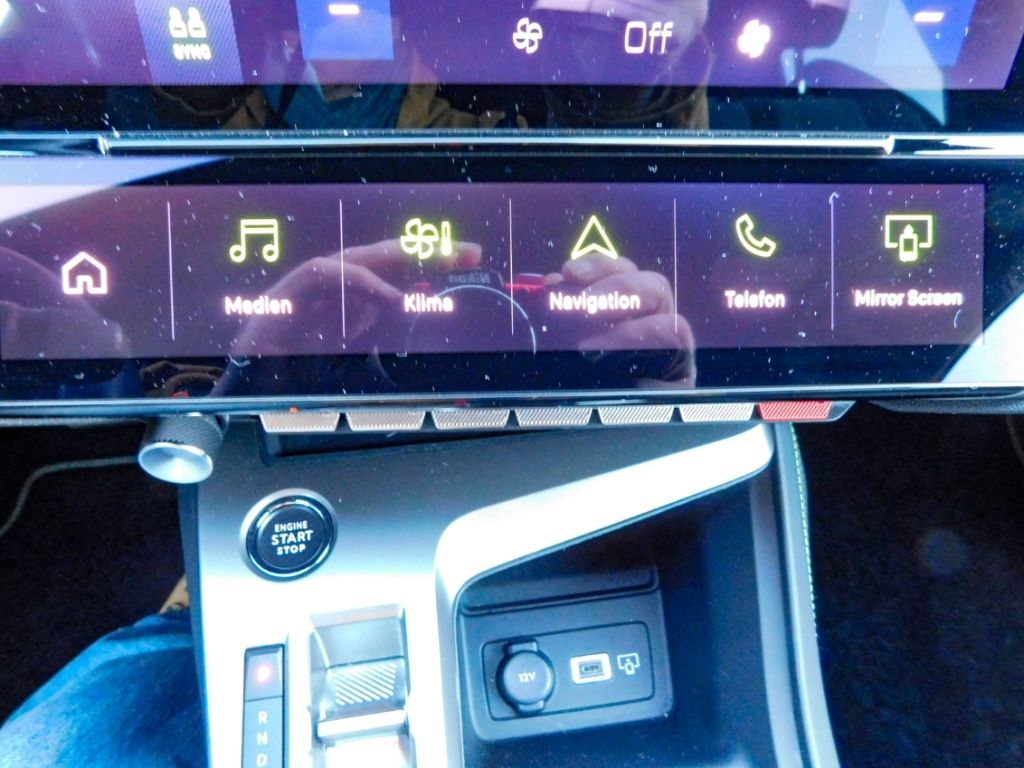 Fahrzeugabbildung Peugeot 308 SW GT Navi 2x Kamera Ganzjahresreifen