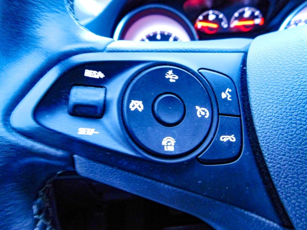 Fahrzeugabbildung Opel Astra K 1,4 Turbo 2x Kamera AHK Ganzjahresreifen