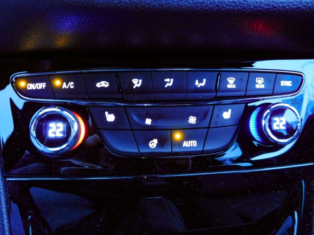 Fahrzeugabbildung Opel Astra K 1,4 Turbo 2x Kamera AHK Ganzjahresreifen