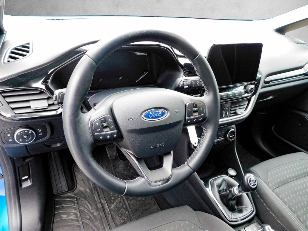 Fahrzeugabbildung Ford Fiesta Titanium 1,0ltr. 70KW Winterpaket Fahrer