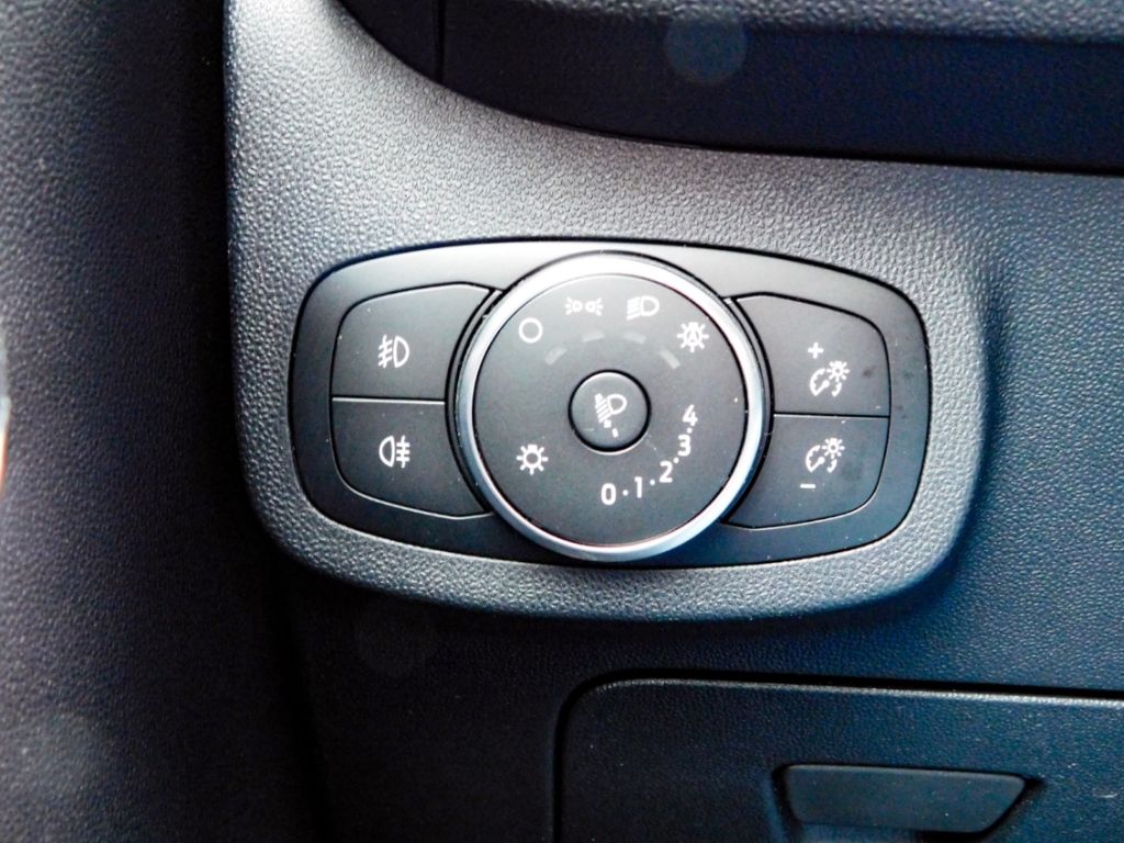 Fahrzeugabbildung Ford Fiesta Titanium 1,0ltr. 70KW Winterpaket Fahrer