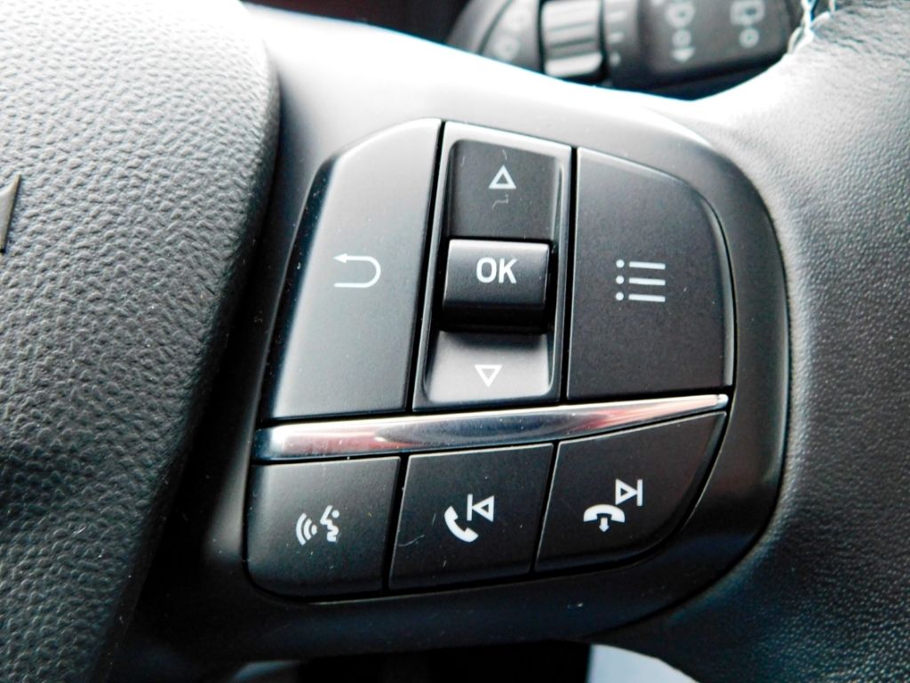 Fahrzeugabbildung Ford Fiesta Titanium 1,0ltr. 70KW Winterpaket Fahrer