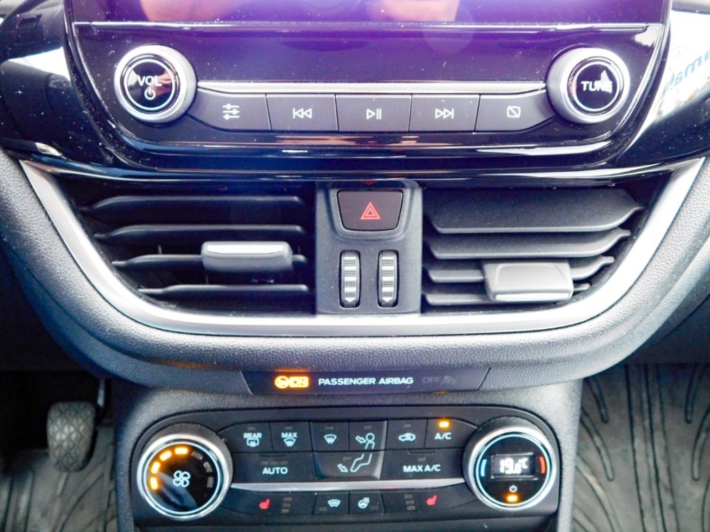 Fahrzeugabbildung Ford Fiesta Titanium 1,0ltr. 70KW Winterpaket Fahrer