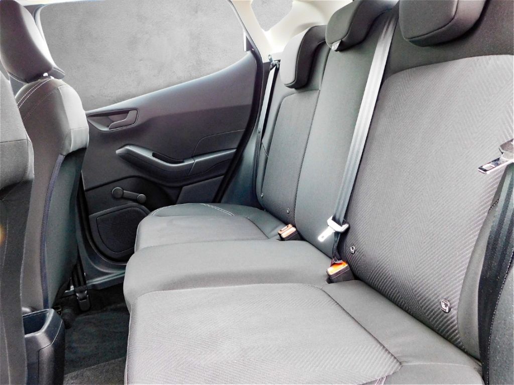 Fahrzeugabbildung Ford Fiesta Cool & Connect 1,1ltr. 55KW 75PS Winterpa