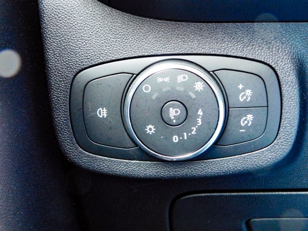 Fahrzeugabbildung Ford Fiesta Cool & Connect 1,1ltr. 55KW 75PS Winterpa