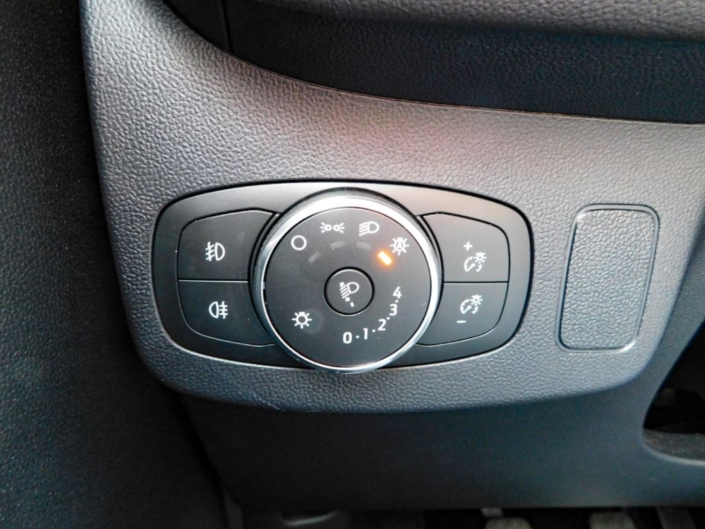 Fahrzeugabbildung Ford Puma Titanium X 1.0 EcoBoost Winterpaket Fahrera