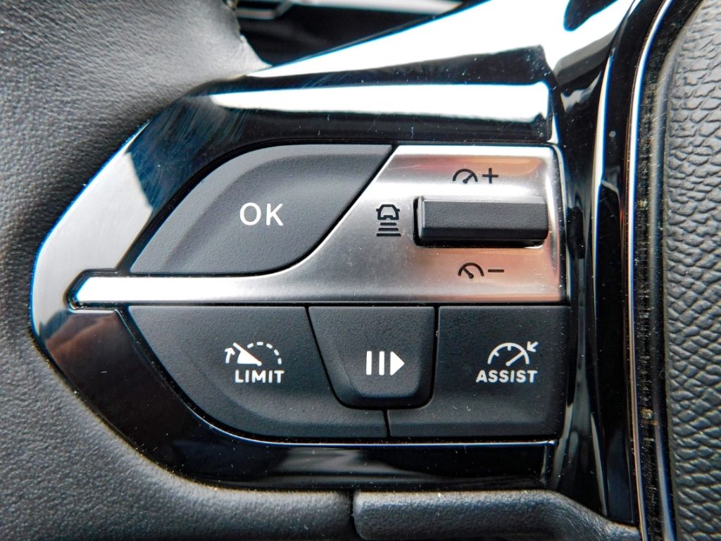 Fahrzeugabbildung Peugeot 308 SW Allure 1,5 Diesel Automatik Navi 2x Kamer