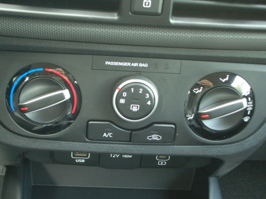 Fahrzeugabbildung Hyundai i10 Facelift 1.2 AT Trend Navigation, Kamera