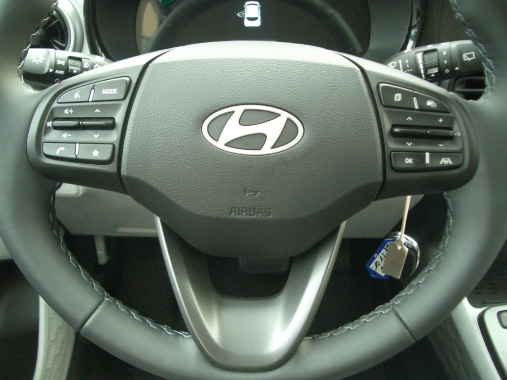 Fahrzeugabbildung Hyundai i10 Facelift 1.2 AT Prime, Navi, helle Polster