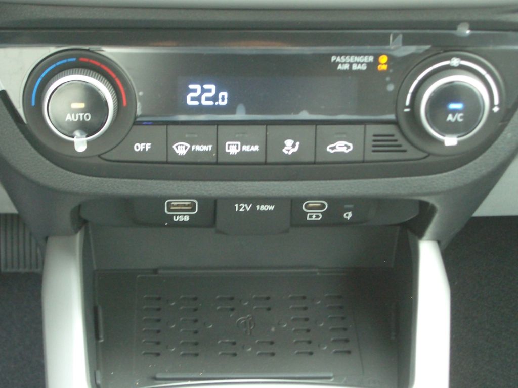 Fahrzeugabbildung Hyundai i10 Facelift 1.2 AT Prime, Navi, helle Polster