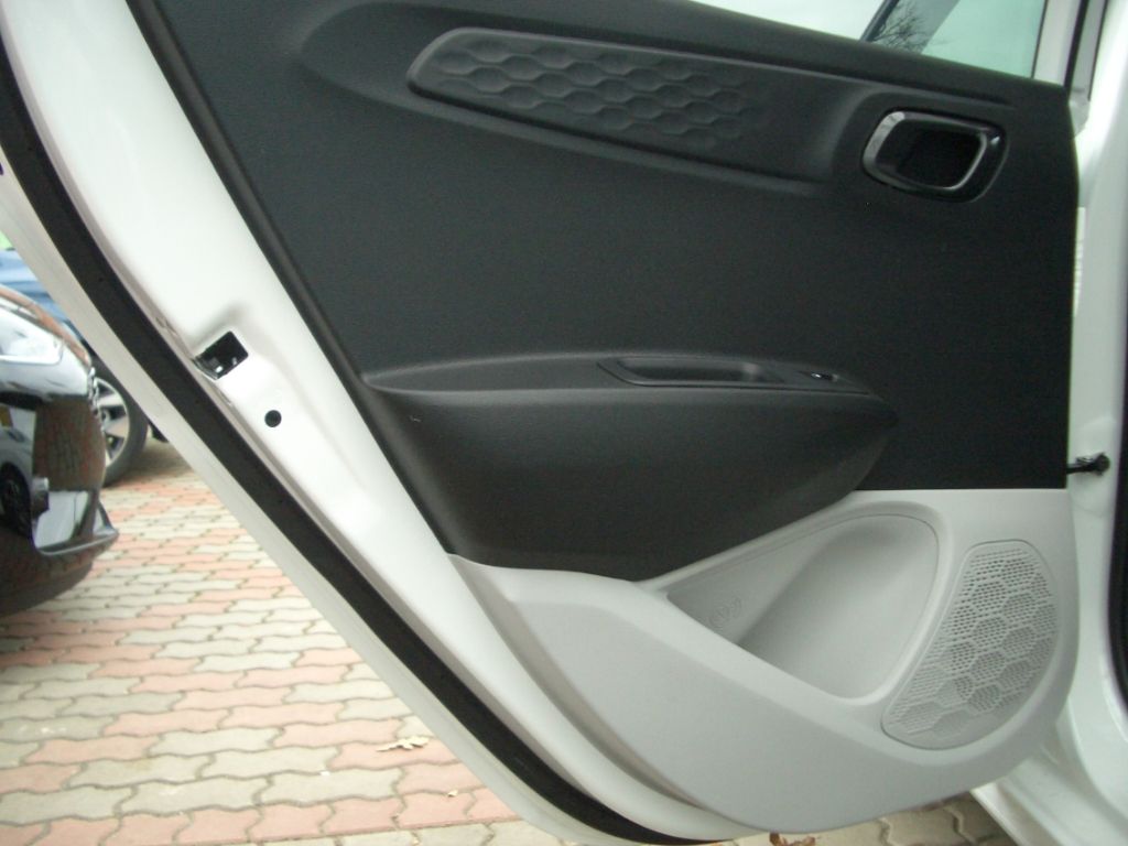Fahrzeugabbildung Hyundai i10 Facelift 1.2 AT Prime, Navi, helle Polster