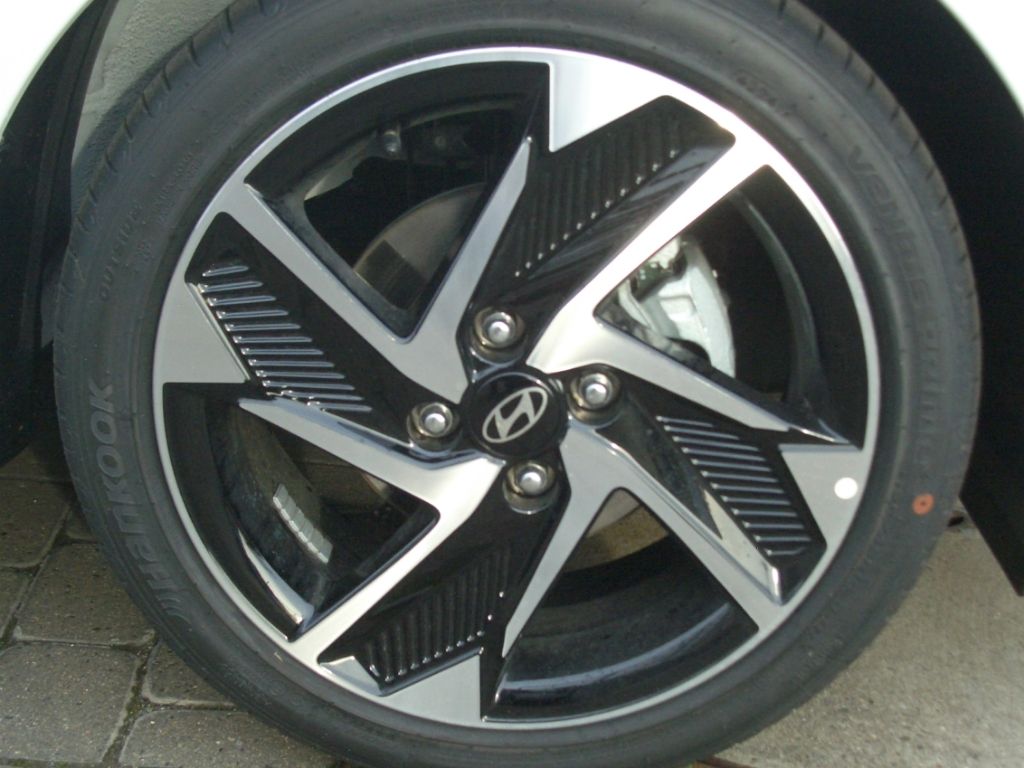 Fahrzeugabbildung Hyundai i10 Facelift 1.2 AT Prime, Navi, helle Polster