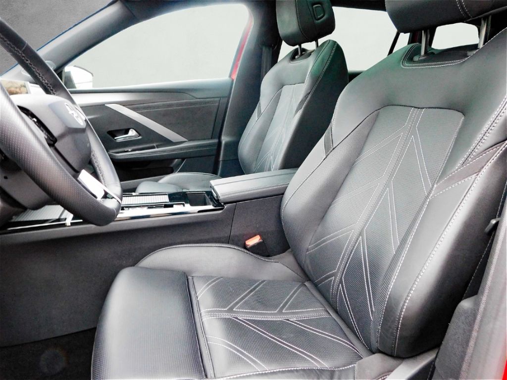 Fahrzeugabbildung Opel Astra L ST Automatik Ultimate Panoramadach Lede