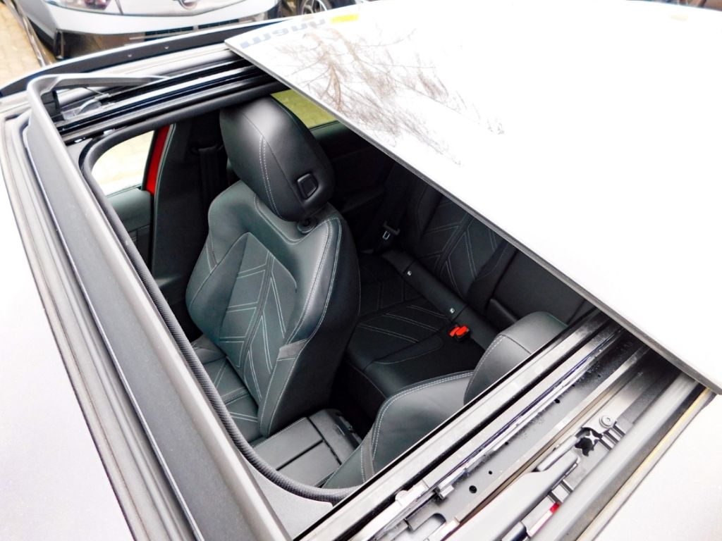 Fahrzeugabbildung Opel Astra L ST Automatik Ultimate Panoramadach Lede