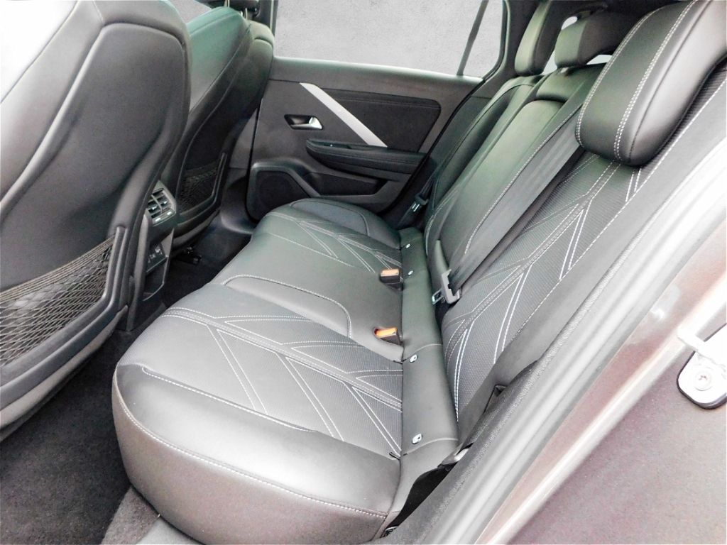 Fahrzeugabbildung Opel Astra L ST Automatik Ultimate Panoramadach Lede