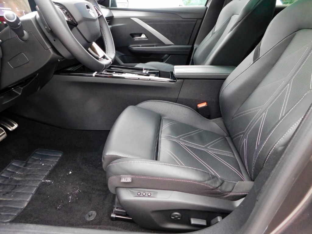 Fahrzeugabbildung Opel Astra L ST Automatik Ultimate Panoramadach Lede