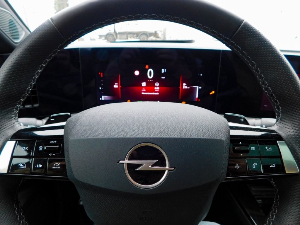 Fahrzeugabbildung Opel Astra L ST Automatik Ultimate Panoramadach Lede