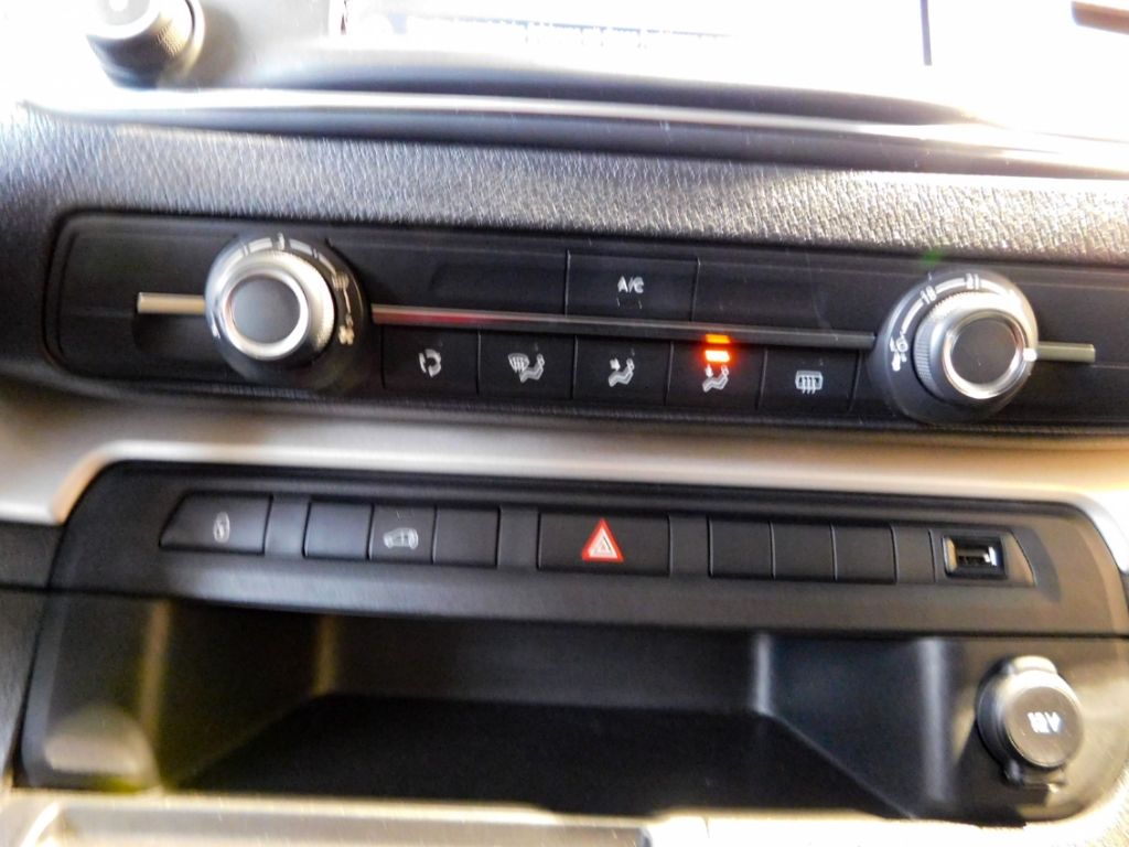 Fahrzeugabbildung Opel Vivaro Cargo-e Edition M 75 kWh Klima Apple Car