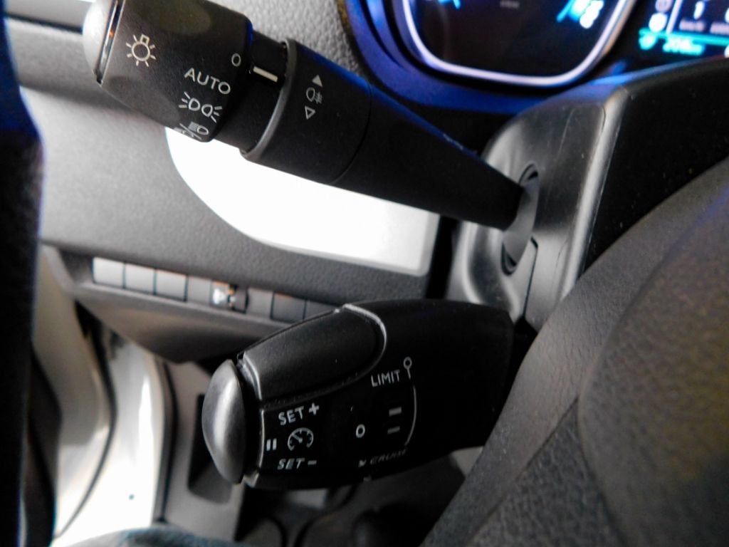 Fahrzeugabbildung Opel Vivaro Cargo-e Edition M 75 kWh Klima Apple Car