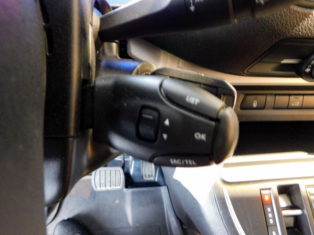 Fahrzeugabbildung Opel Vivaro Cargo-e Edition M 75 kWh Klima Apple Car