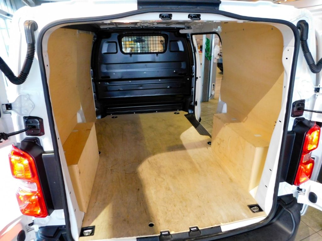 Fahrzeugabbildung Opel Vivaro Cargo-e Edition M 75 kWh Klima Apple Car