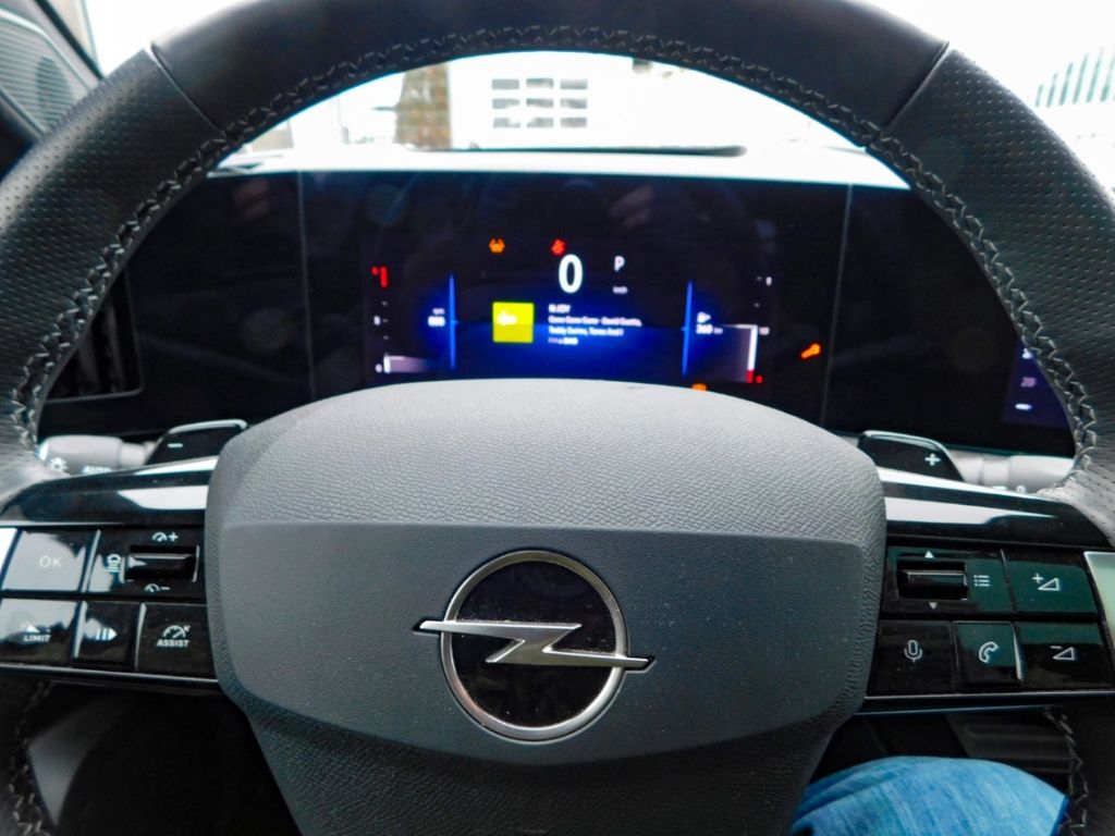 Fahrzeugabbildung Opel Astra L ST Diesel Autom.Ultimate Panoramadach L