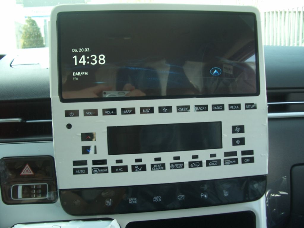 Fahrzeugabbildung Hyundai STARIA 9-Sitzer Hybrid 2WD Trend, Park-, Easy-Pa