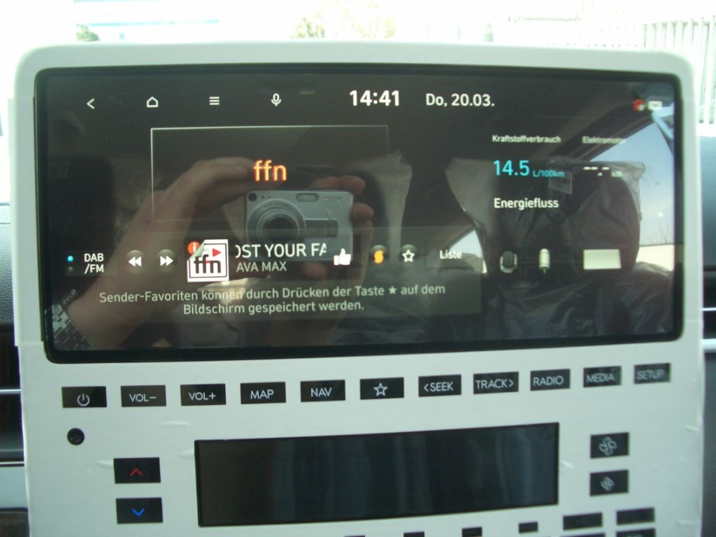 Fahrzeugabbildung Hyundai STARIA 9-Sitzer Hybrid 2WD Trend, Park-, Easy-Pa