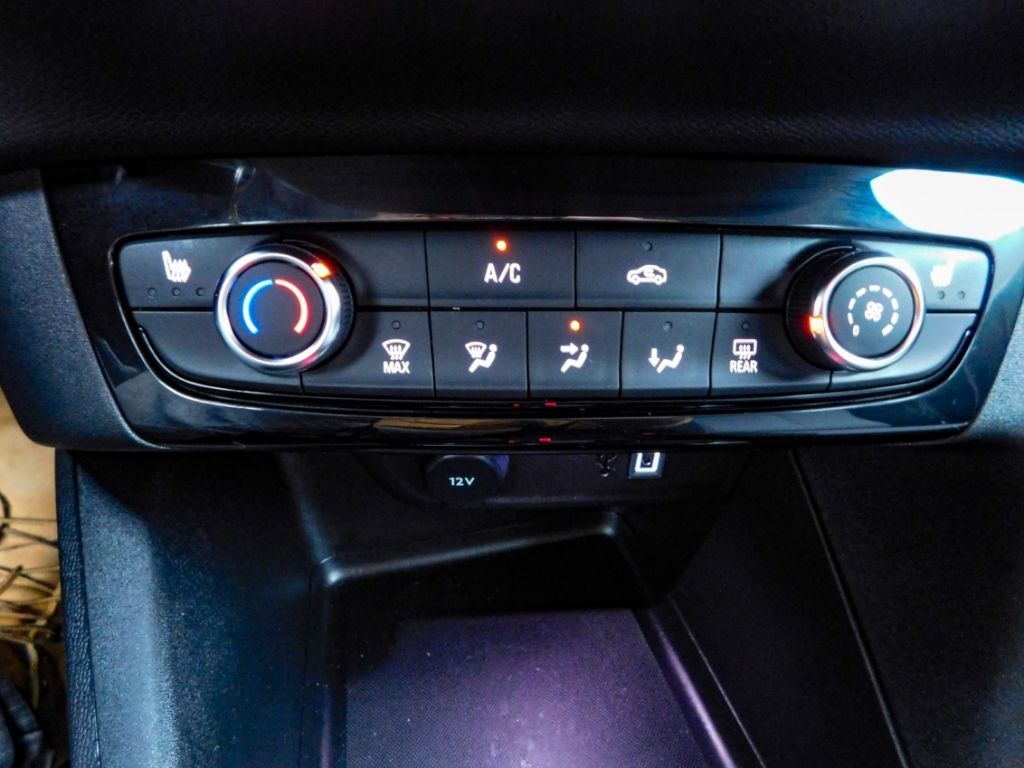 Fahrzeugabbildung Opel Corsa F GS 1,2 GS Multimedia Kamera, Apple Car