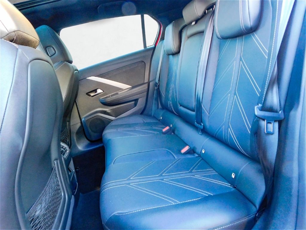 Fahrzeugabbildung Opel Astra L 1,2 Ultimate Automatik Leder Panoramadac