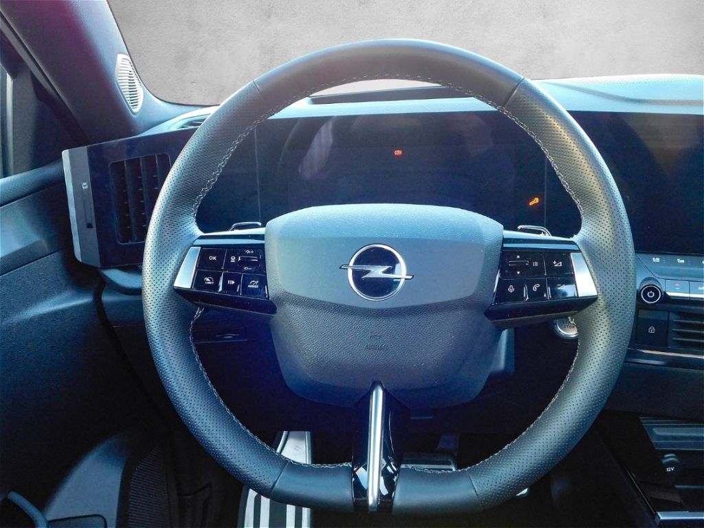 Fahrzeugabbildung Opel Astra L 1,2 Ultimate Automatik Leder Panoramadac