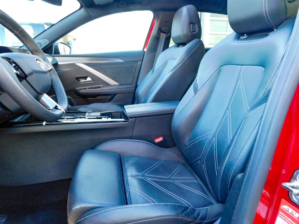 Fahrzeugabbildung Opel Astra L 1,2 Ultimate Automatik Leder Panoramadac