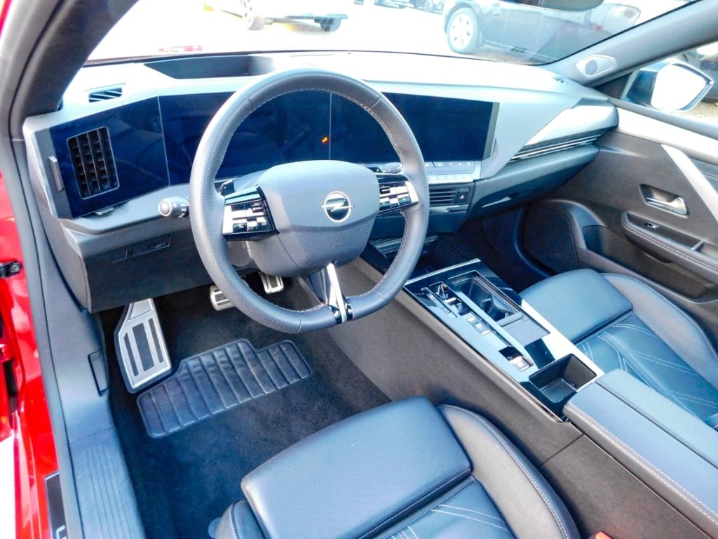 Fahrzeugabbildung Opel Astra L 1,2 Ultimate Automatik Leder Panoramadac