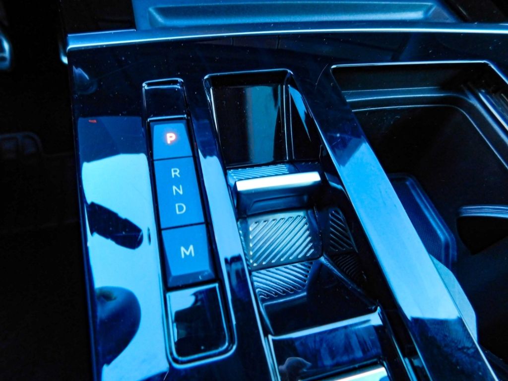 Fahrzeugabbildung Opel Astra L 1,2 Ultimate Automatik Leder Panoramadac