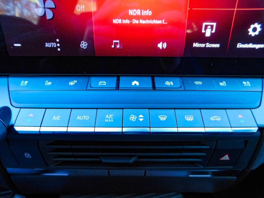 Fahrzeugabbildung Opel Astra L 1,2 Ultimate Automatik Leder Panoramadac