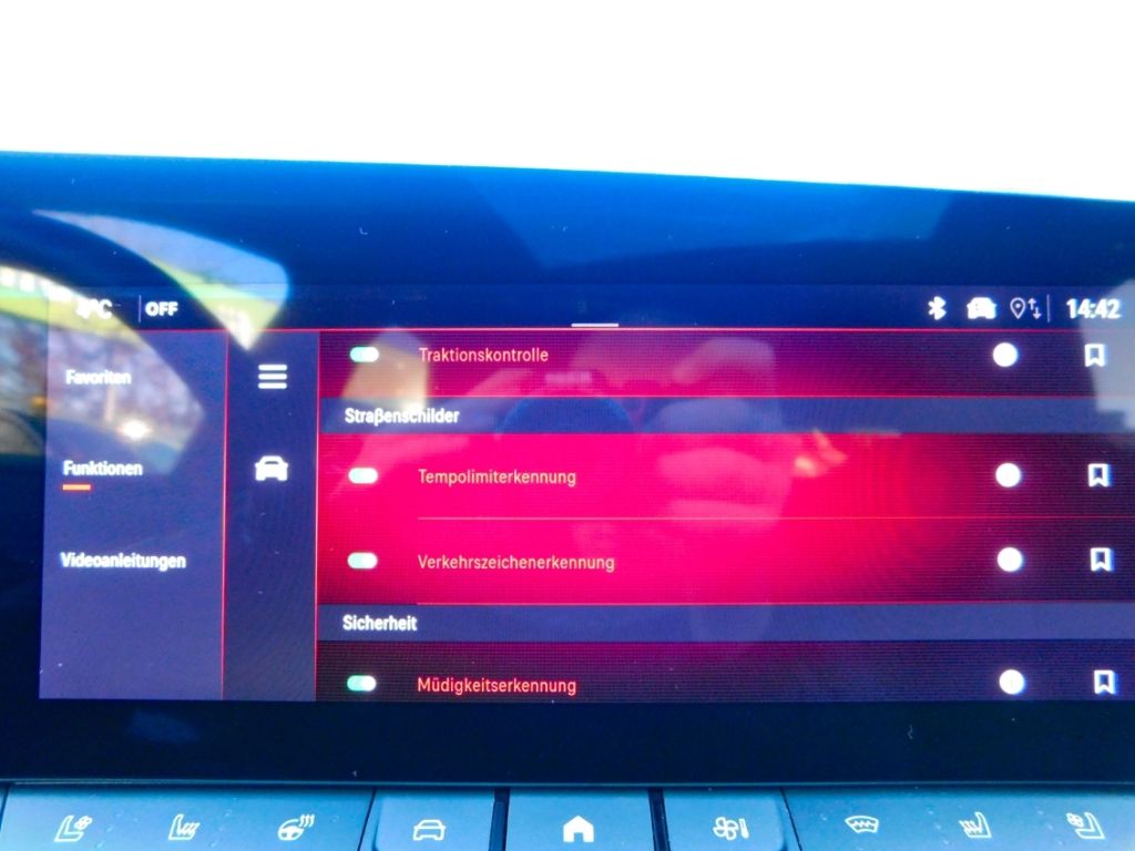 Fahrzeugabbildung Opel Astra L 1,2 Ultimate Automatik Leder Panoramadac