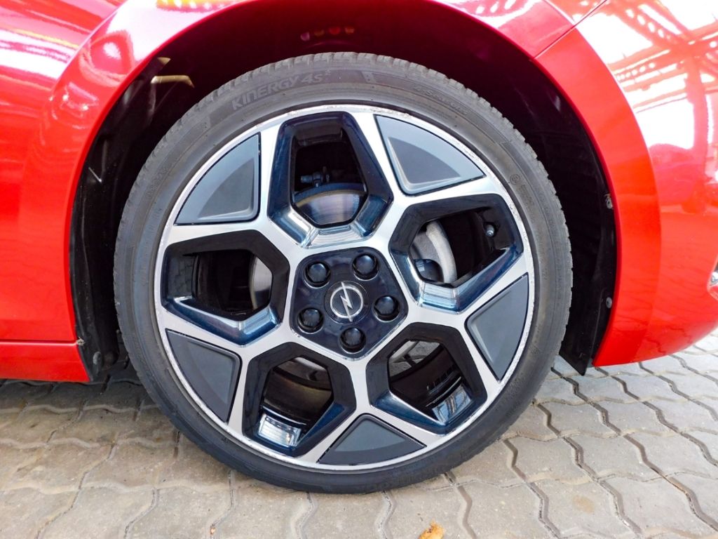 Fahrzeugabbildung Opel Astra L 1,2 Ultimate Automatik Leder Panoramadac