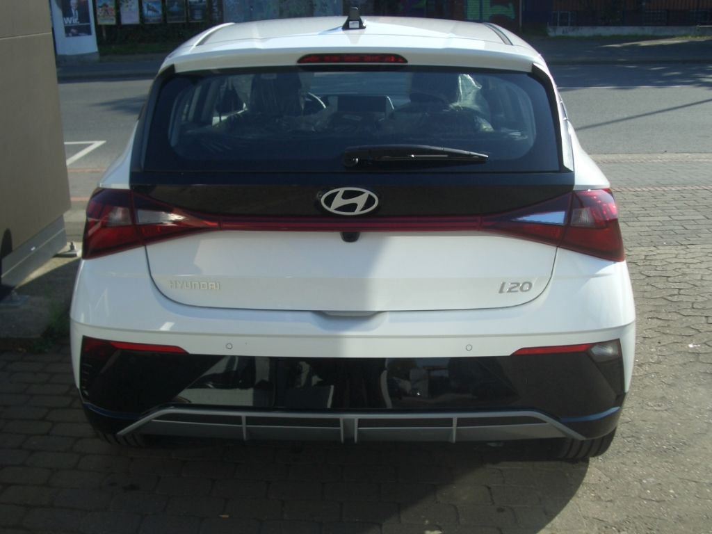 Fahrzeugabbildung Hyundai i20 Facelift MJ25 1.0 Trend, Navigation