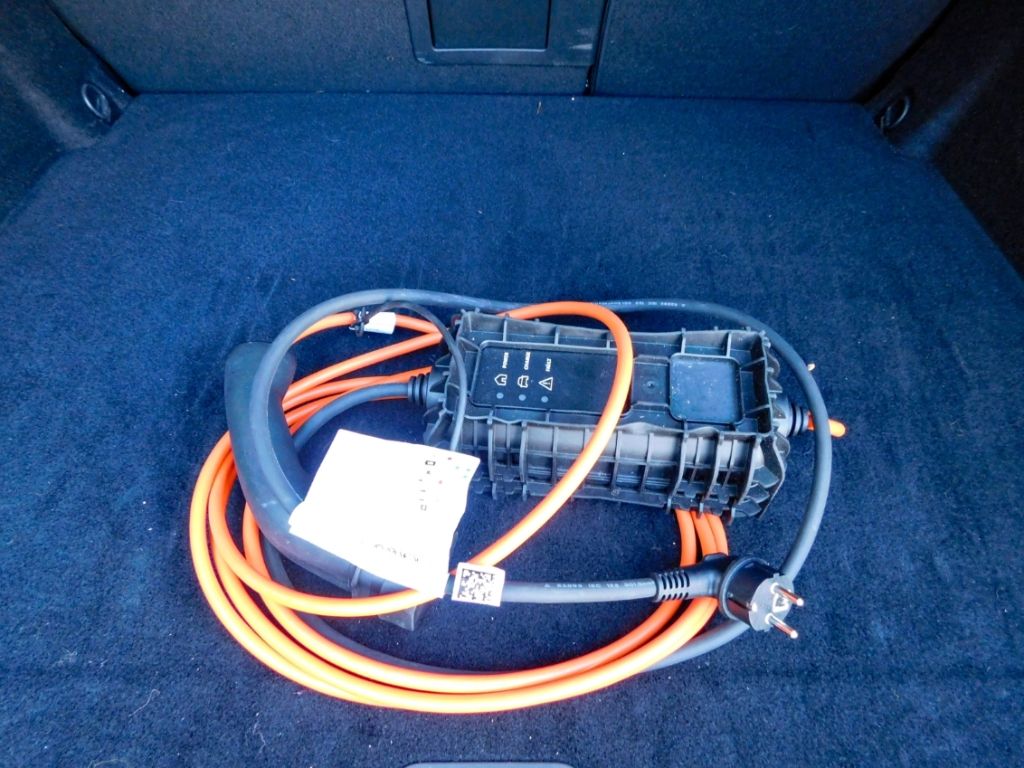 Fahrzeugabbildung Peugeot 408 Plug-in-Hybrid 225 GT Matrix-LED 360 Kamera