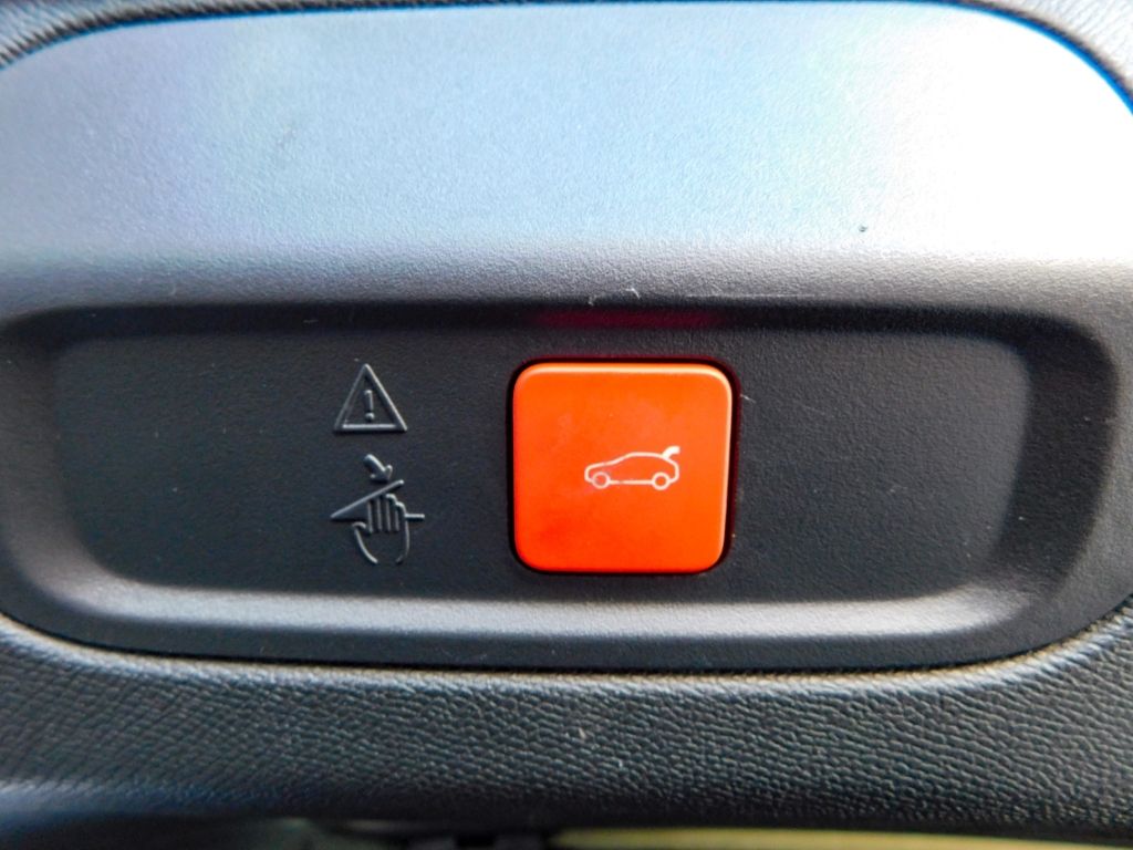 Fahrzeugabbildung Peugeot 408 Plug-in-Hybrid 225 GT Matrix-LED 360 Kamera